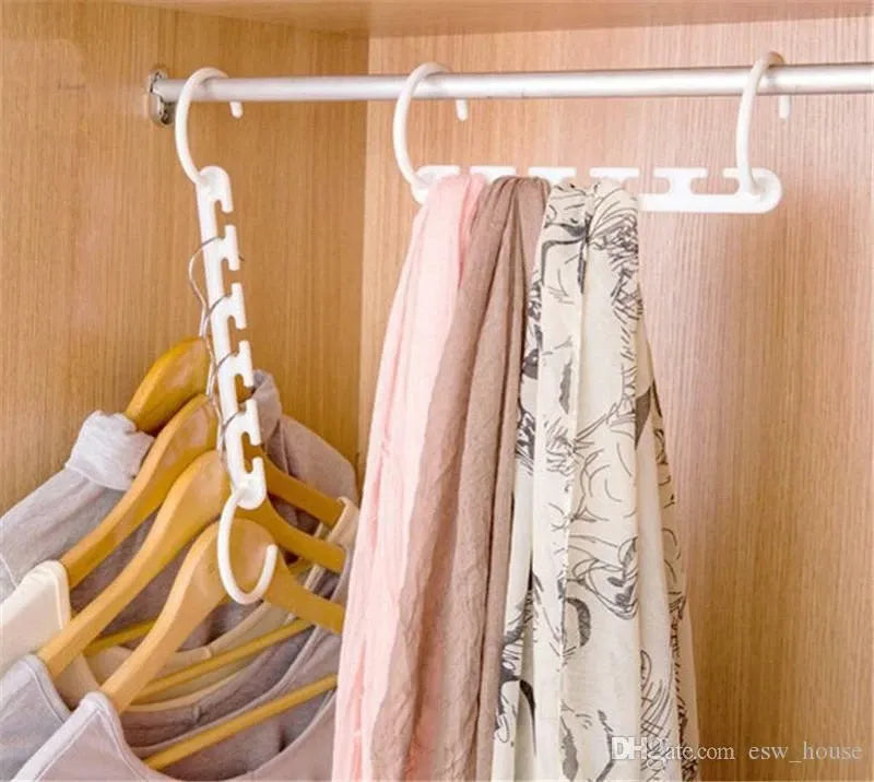 Pang Qi 8-pack magic space-saving hangers featuring a cascading design for efficient wardrobe organization